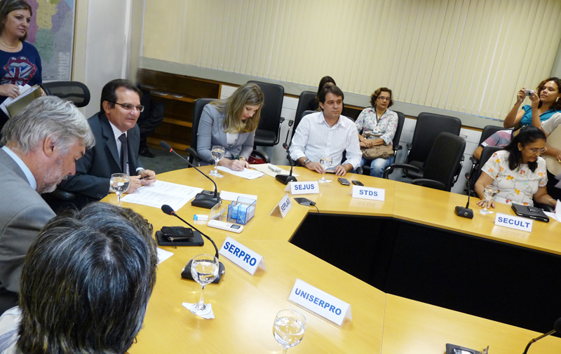 SEPLAG e SERPRO assinam cinco convênios de cooperação