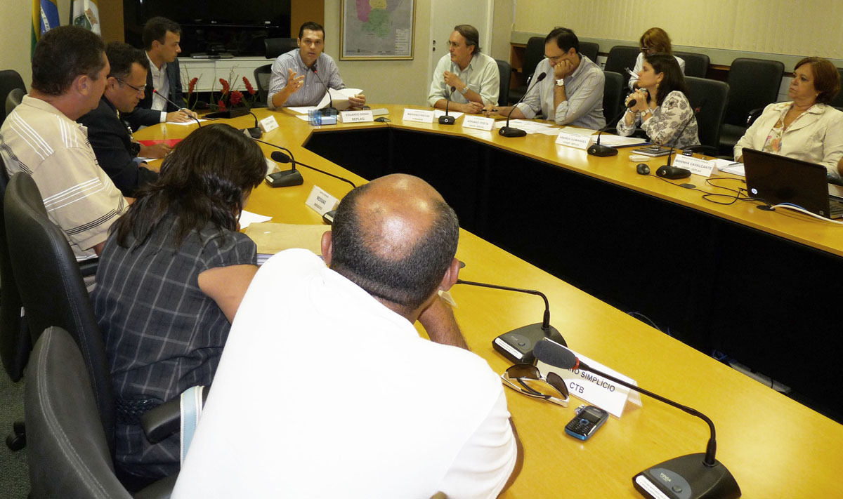 Governo recebe Sindsaude e apresenta resultado de estudos financeiros