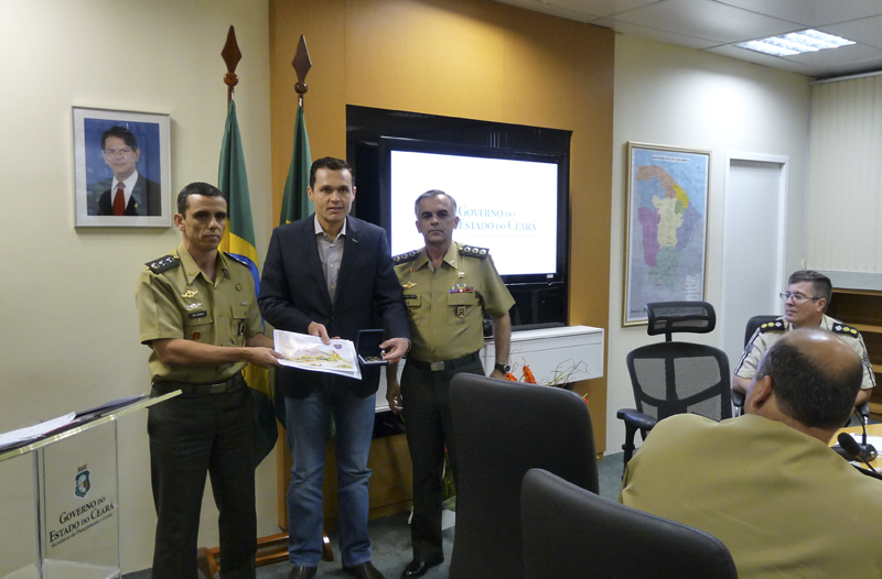 Secretário fala dos investimentos para oficiais do Exército