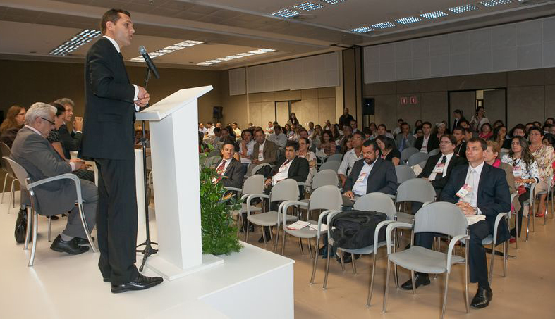 Secretário profere palestra e faz visita ao BID