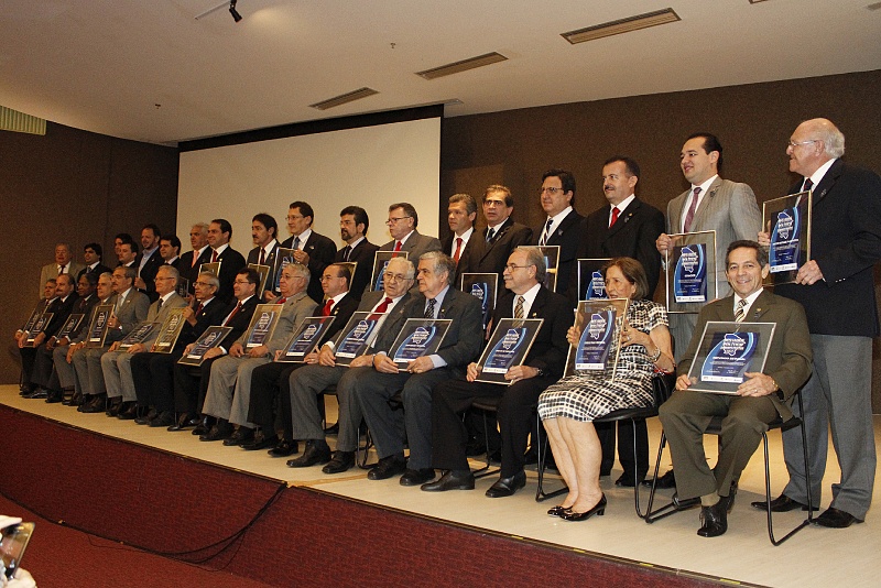 Evento homenageia gestores públicos e profissionais de destaque