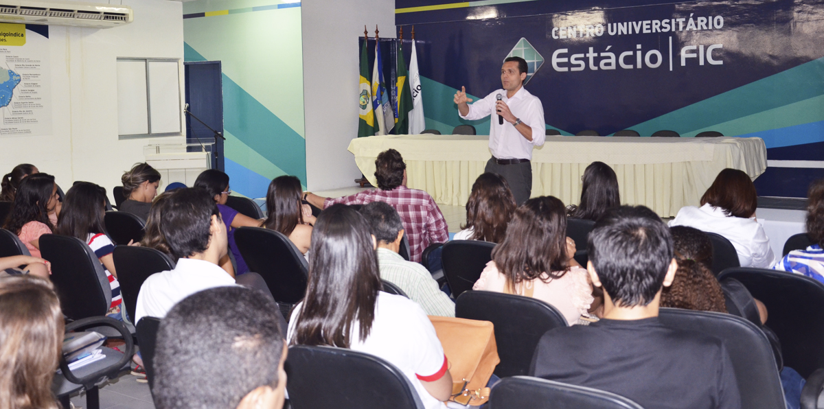 Secretário fala para alunos da Estácio/FIC