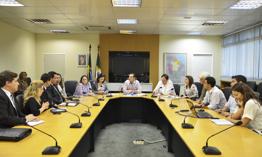 Governo e bancos voltam a debater consignados