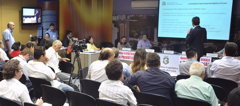 Secretário participa de audiência pública com servidores na Assembleia