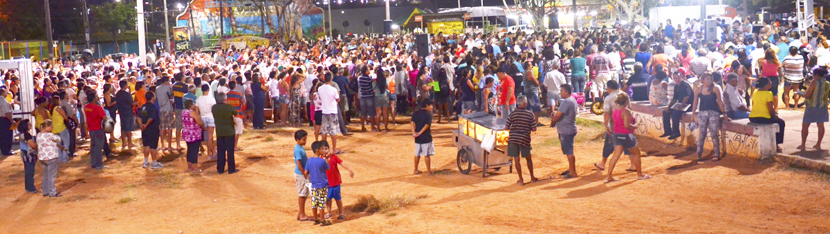Mais de mil mutuários lotam a Praça do Conjunto Ceará