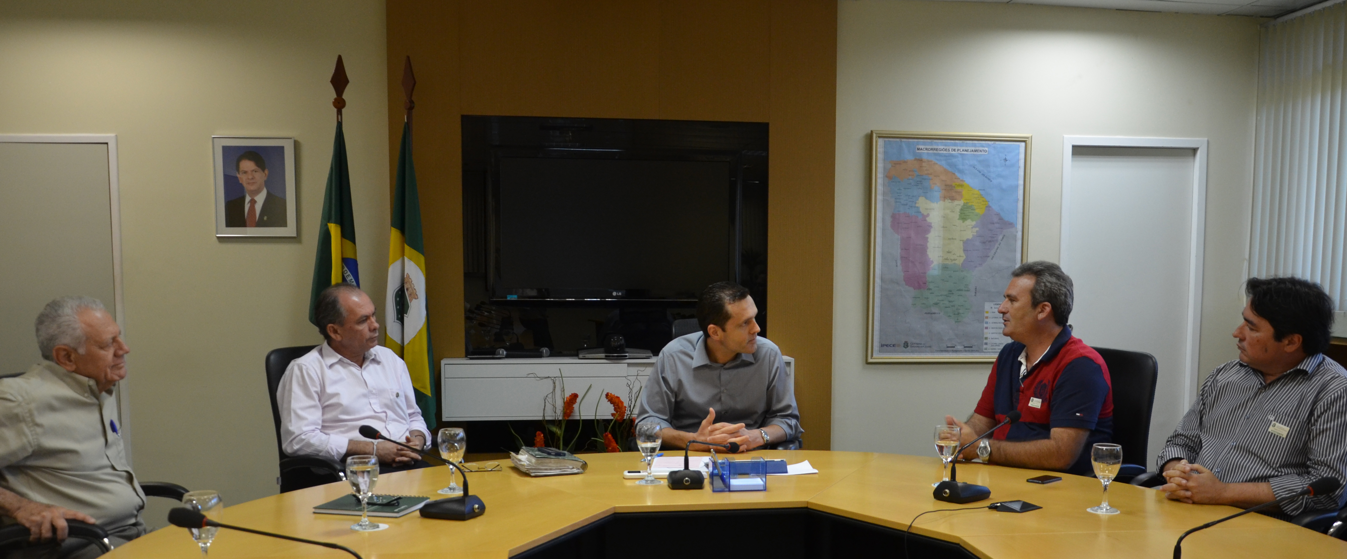 Governo atende entidades e estuda PPP para novo Parque de Exposições