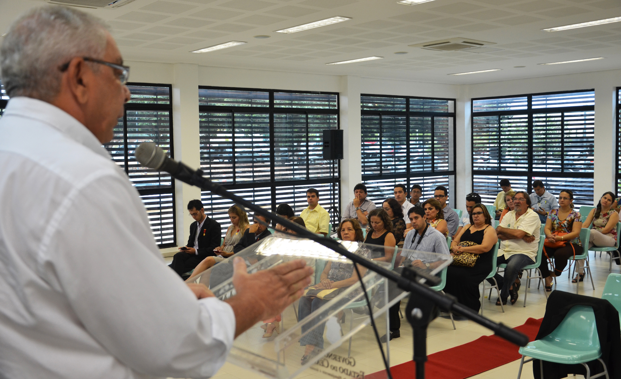 Medalha do Mérito Funcional é entregue no Centro de Convivência do Servidor