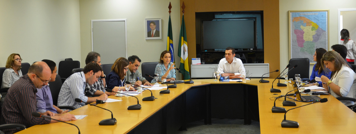 Secretarias debatem proposta de uso no Fundeb no pagamento de professores