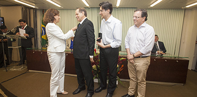 Cinco servidores recebem Medalha do Mérito Funcional no Dia do Servidor Público Estadual