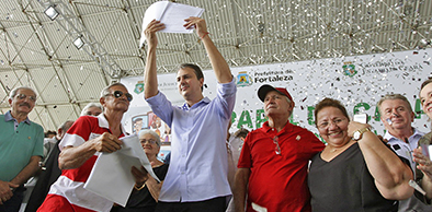 Papel da Casa: Governo do Ceará regulariza imóveis de mais de 1.400 famílias em Fortaleza