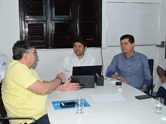 Secretários Maia Jr. e Mauro Filho visitam projetos no interior cearense