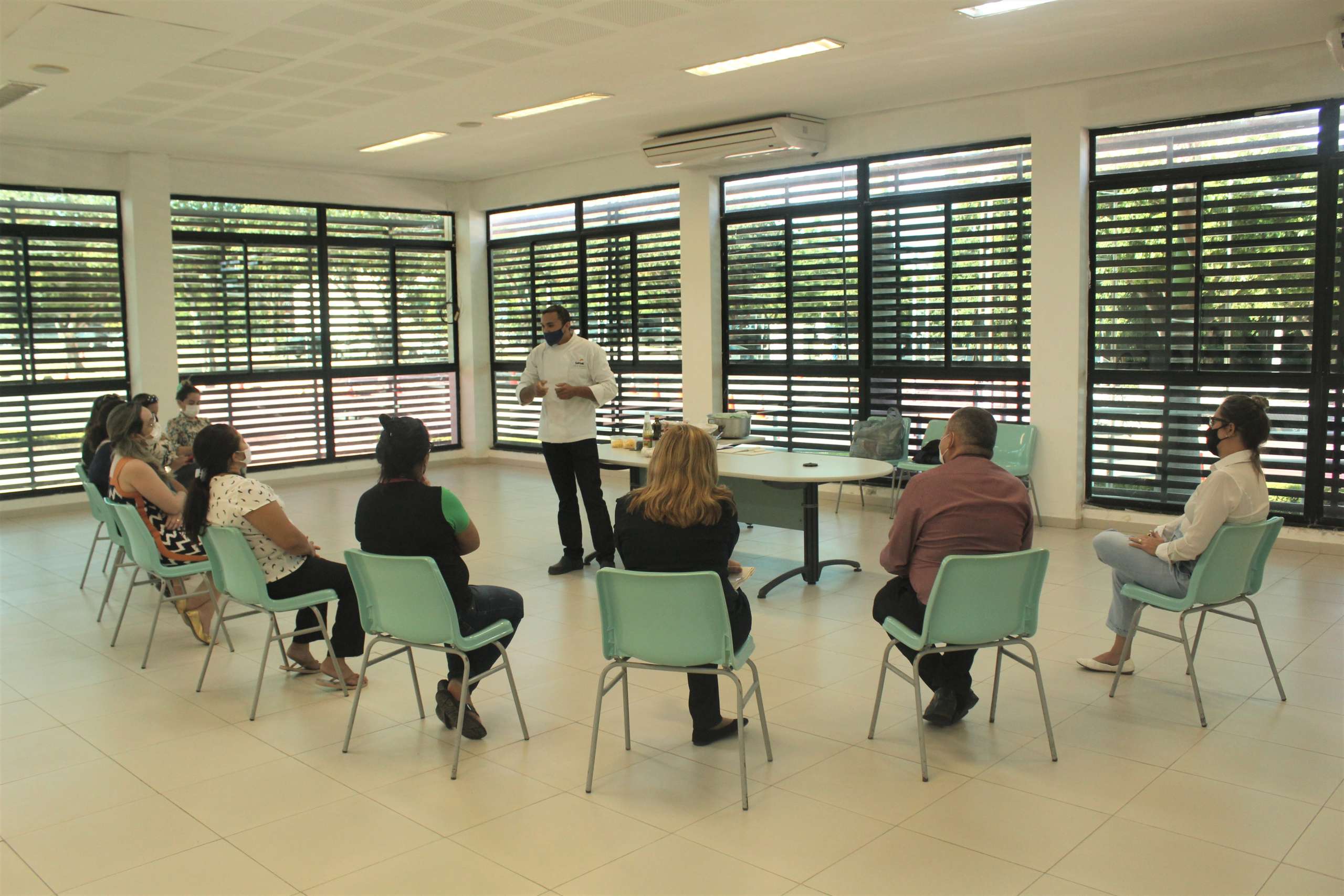 Oficina de culinária ensina receitas e oferece degustação de pratos variados