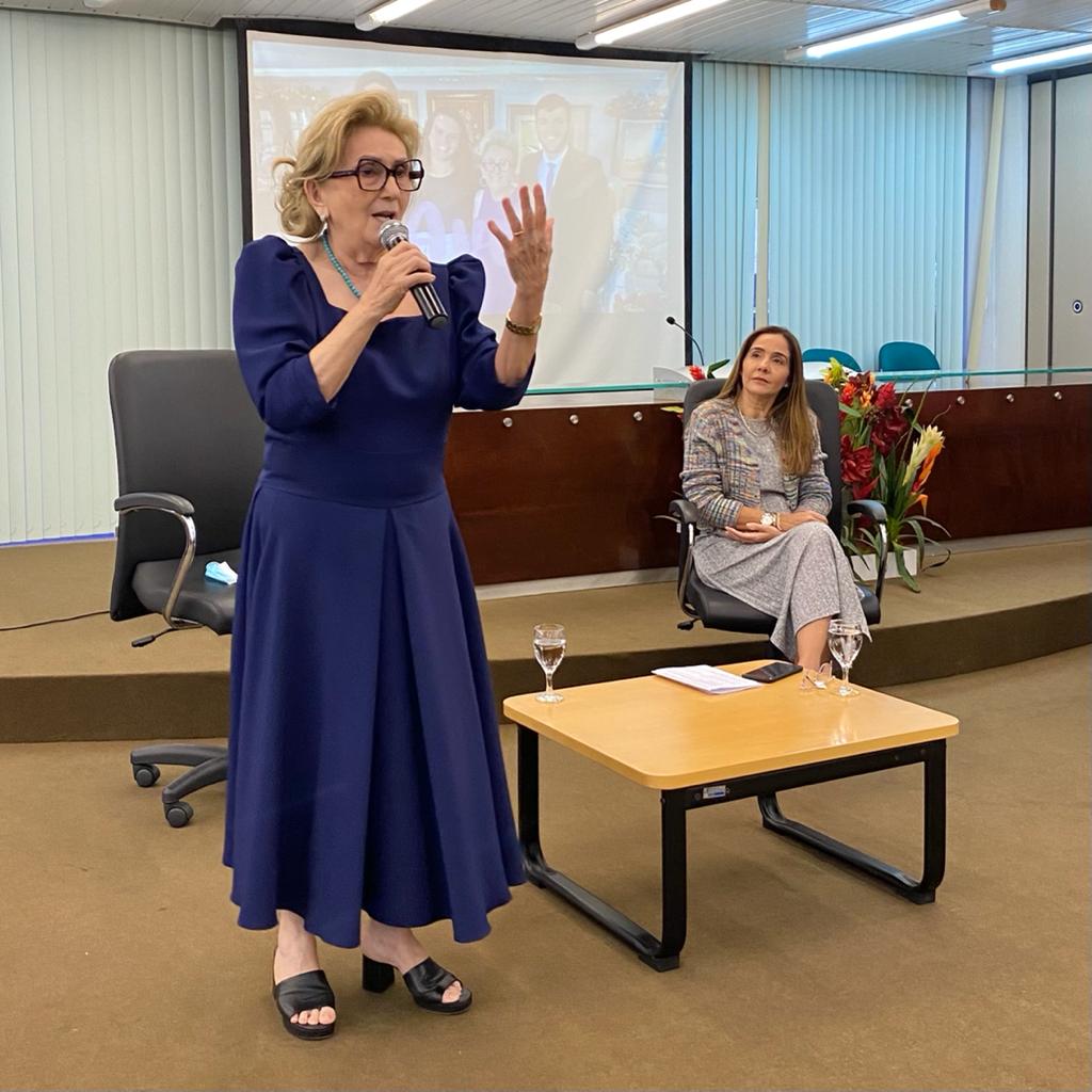 Socorro França destaca quebra de preconceitos em evento do Dia das Mães