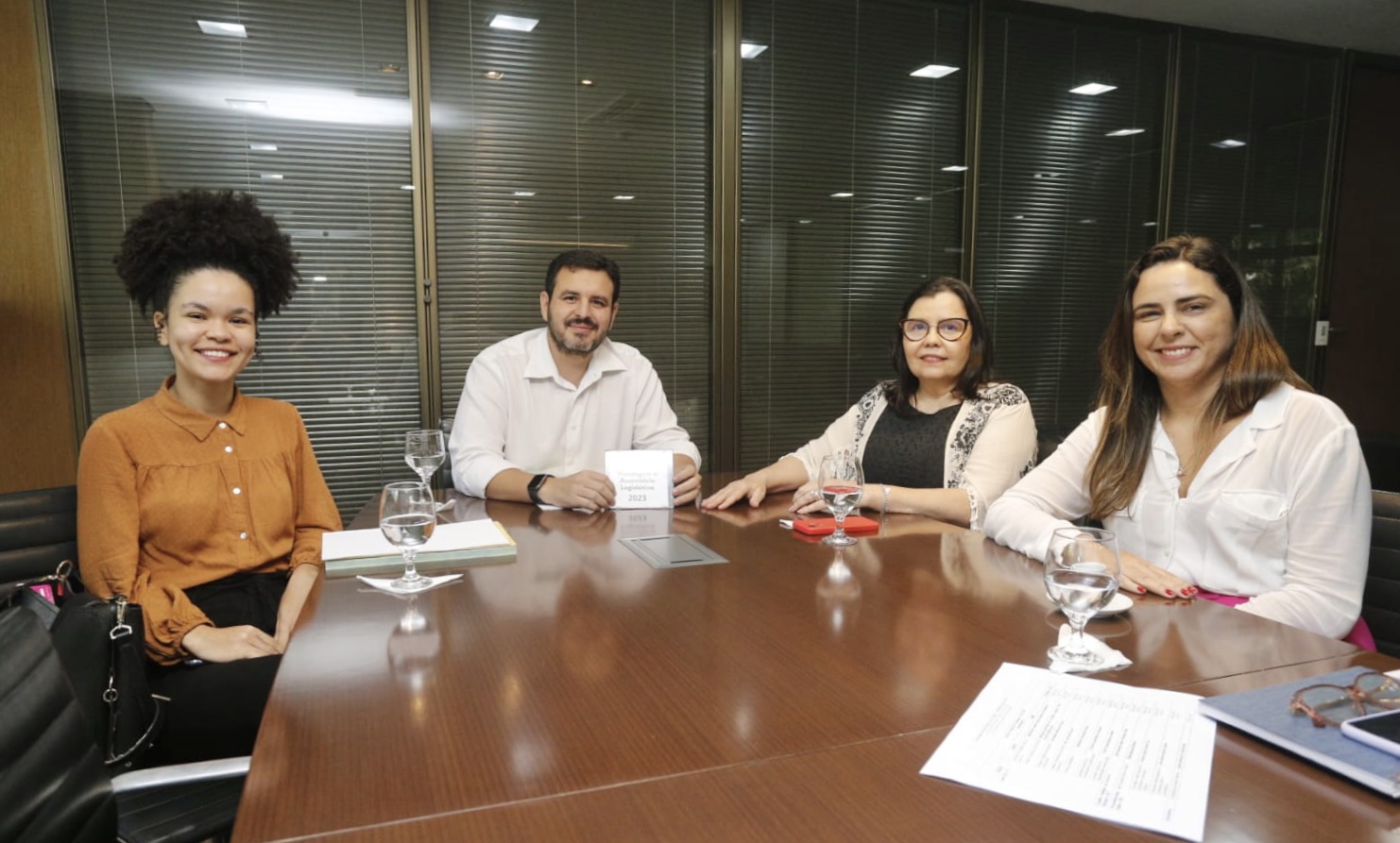 Seplag entrega mensagem governamental ao secretário da Casa Civil