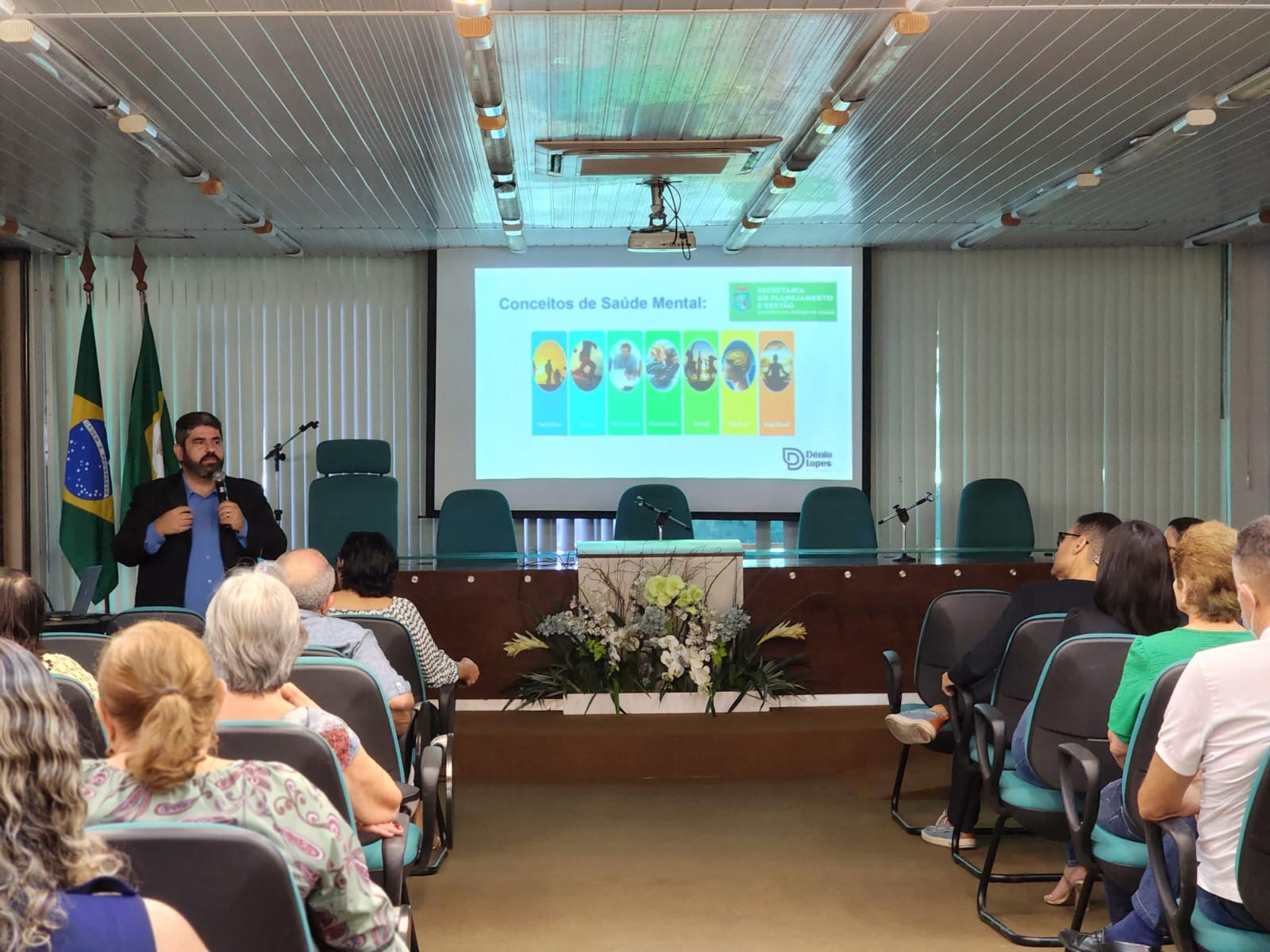 Palestra instiga servidores e colaboradores a refletirem sobre saúde mental