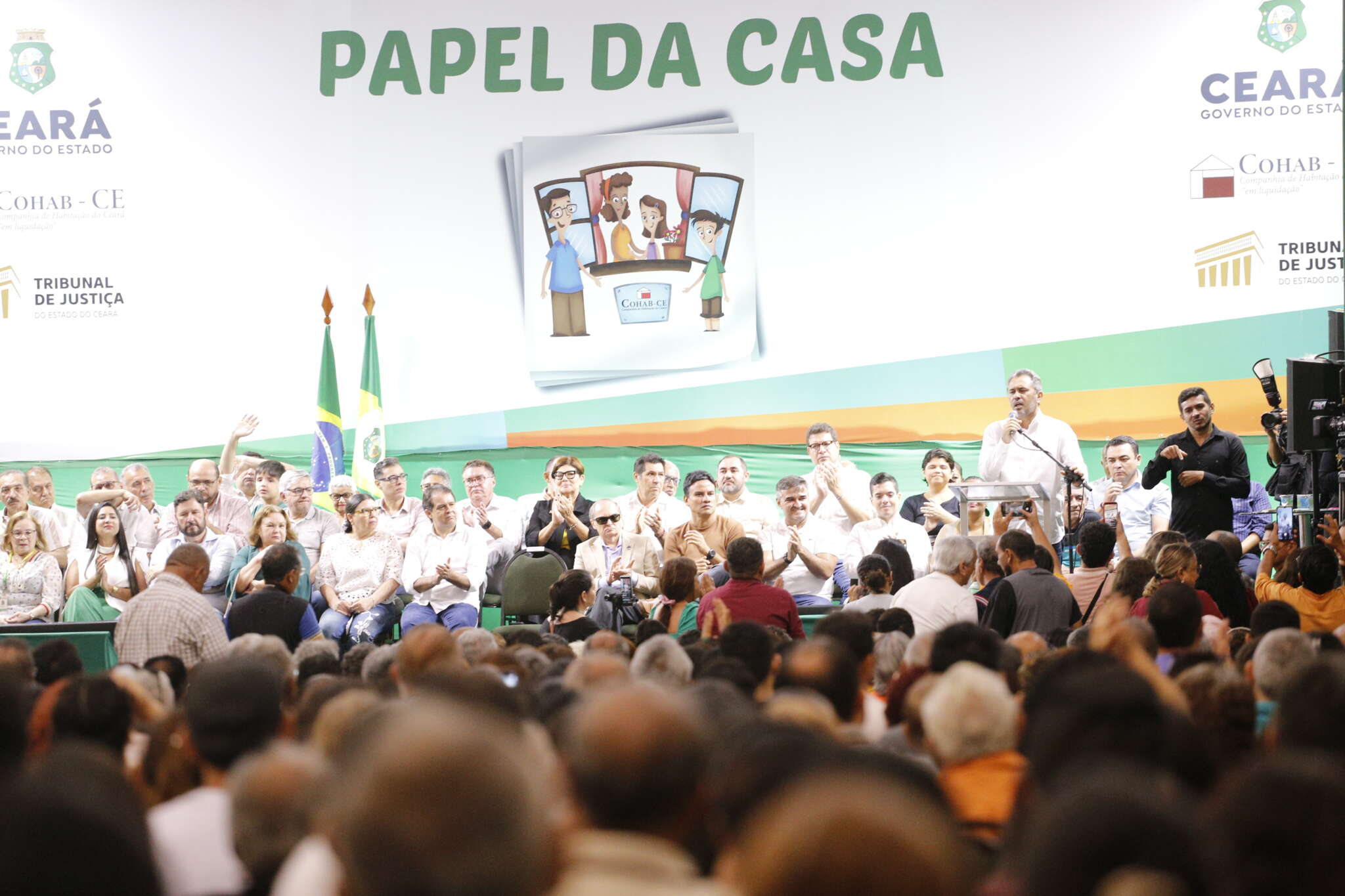 Programa Papel da Casa: mais de 1.500 pessoas recebem escrituras