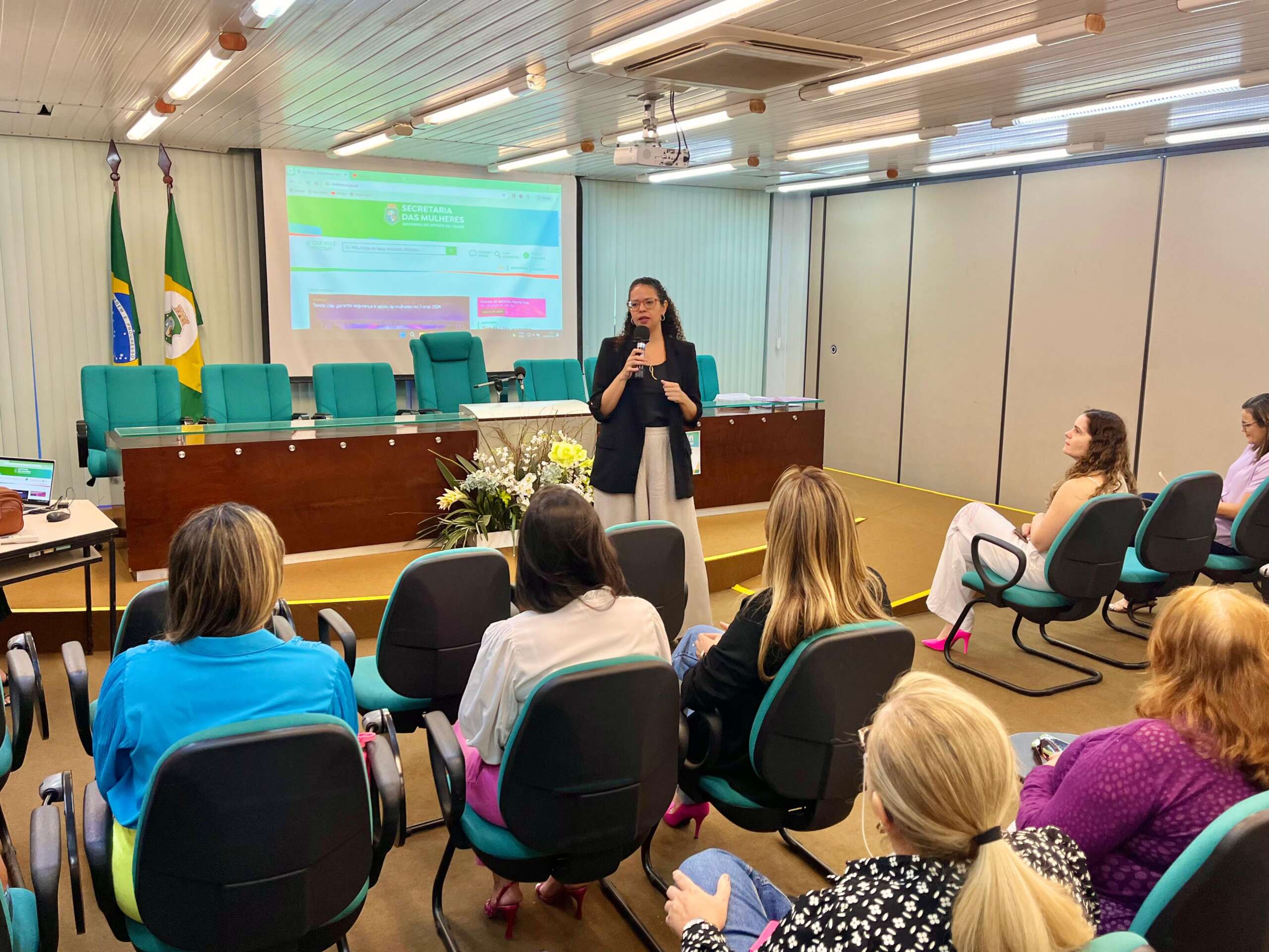 Agosto Lilás: Seplag-CE realiza formação técnica sobre desigualdade de gênero