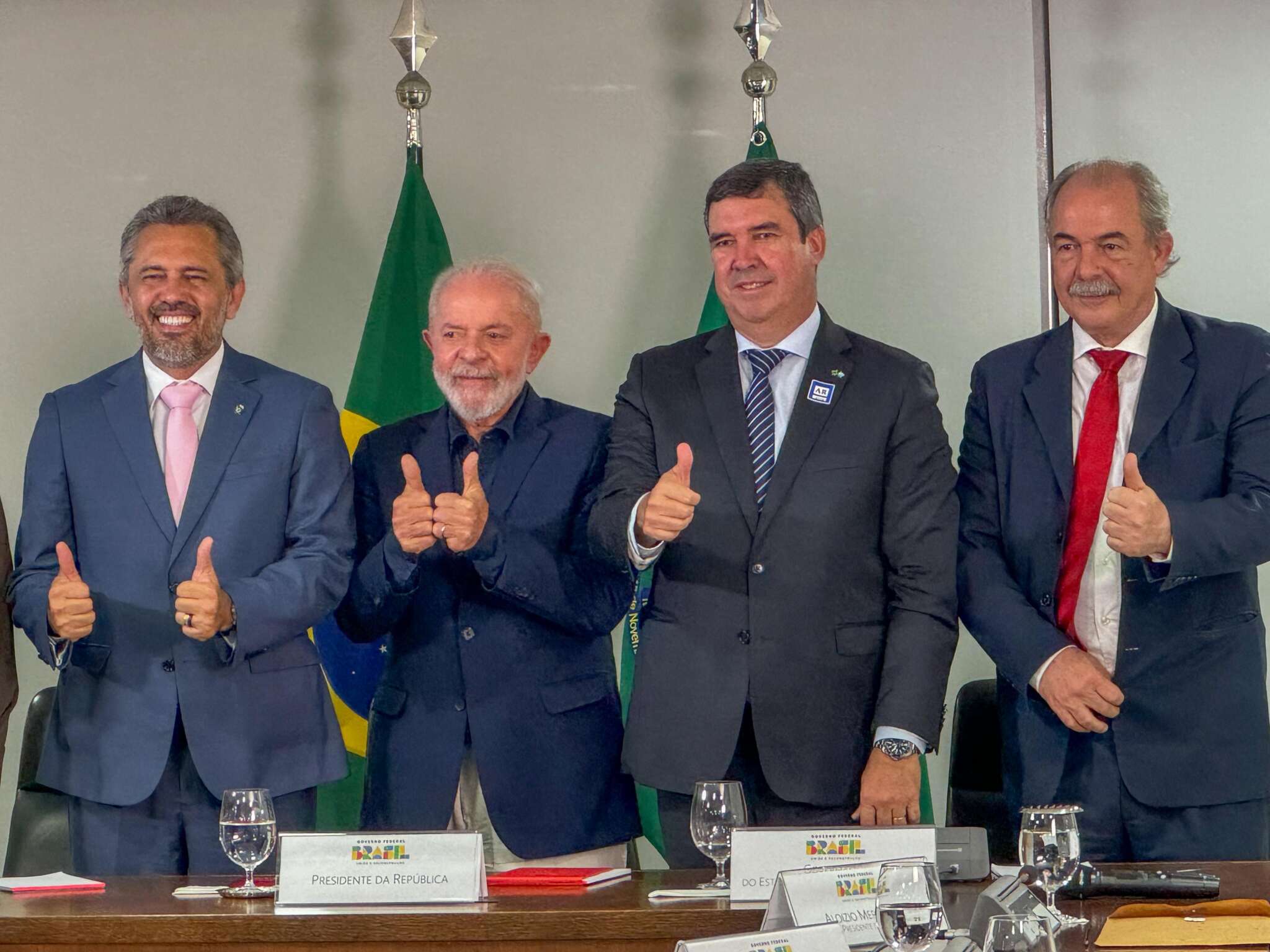 Governo do Ceará e BNDES assinam financiamento de R$ 1 bi para obras de saneamento