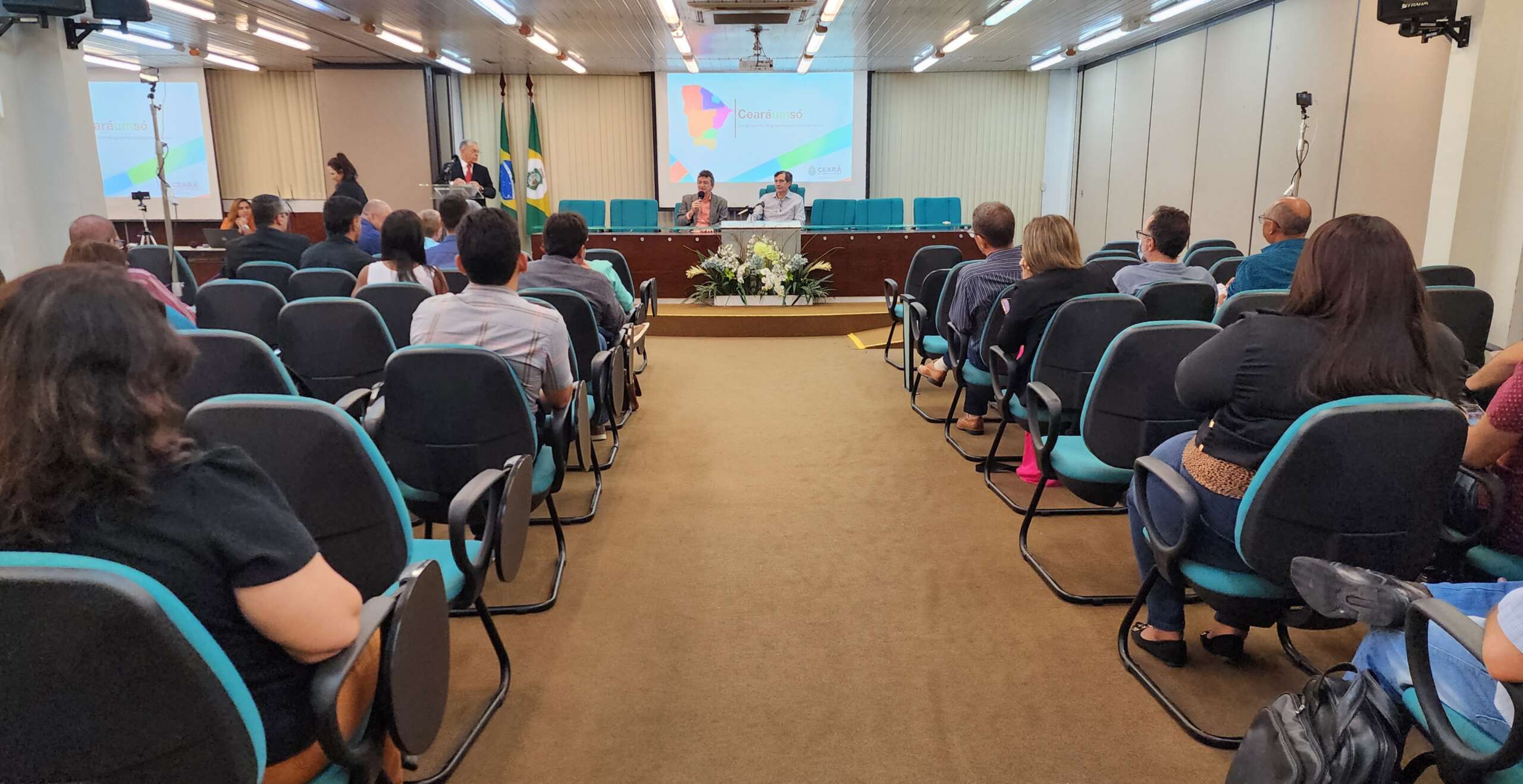 Seplag apresenta programa Ceará Um Só durante Encontro de Economia do Ipece