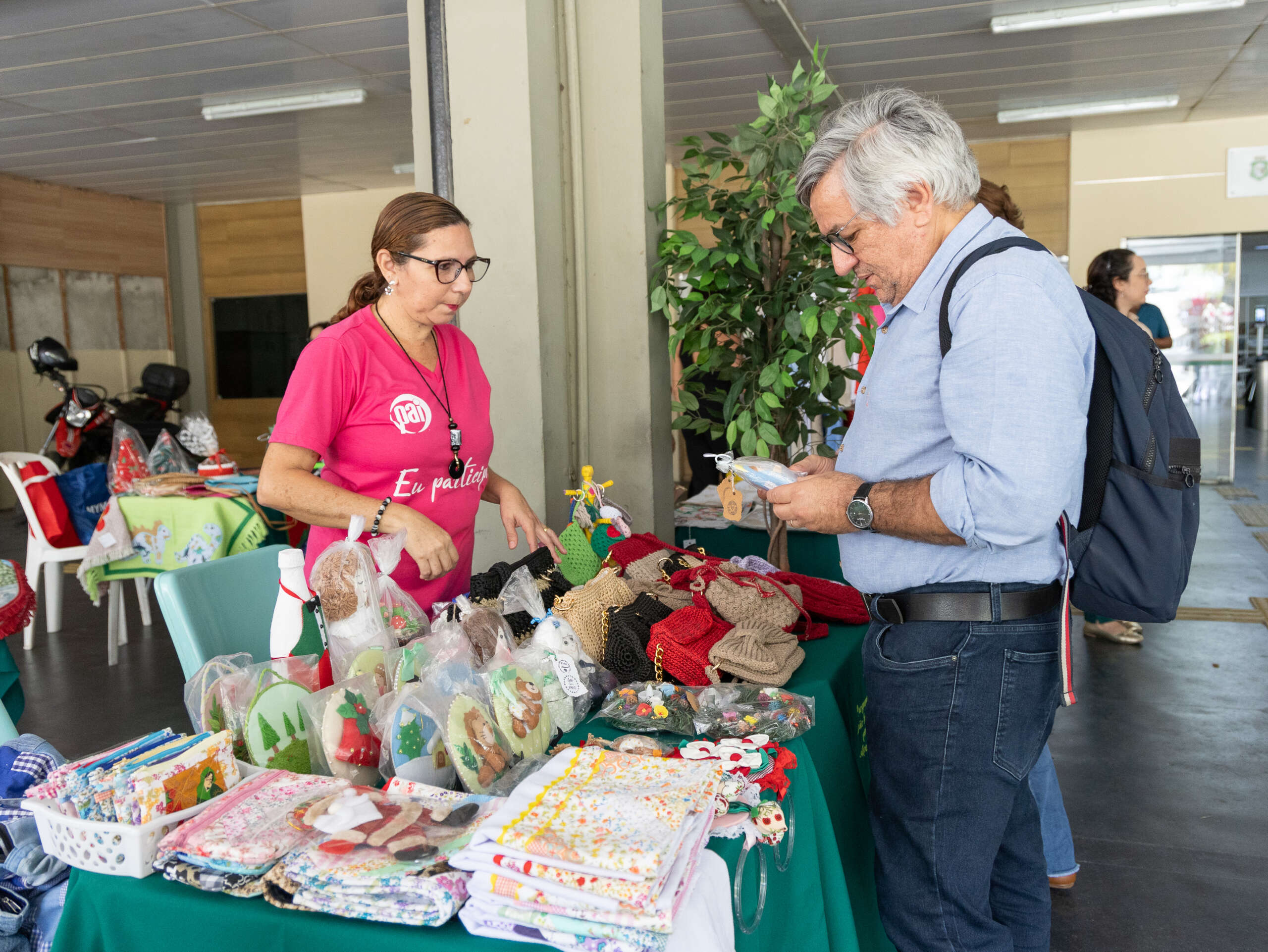 Feira de artesanato valoriza empreendedores no Mês do Servidor