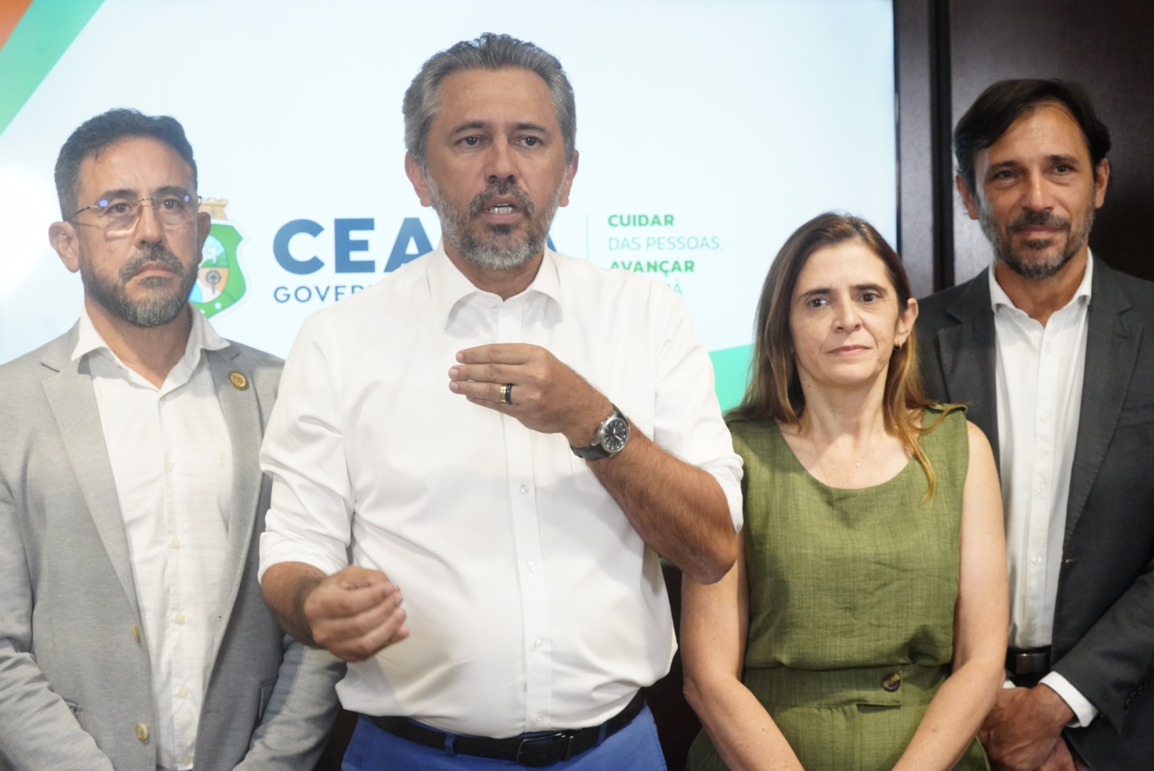 Governador anuncia reajuste de 6,27% do piso salarial para professores da rede pública