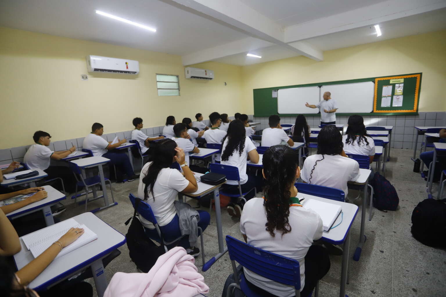 Reajuste de 6,27% do piso salarial para professores da rede estadual é aprovado na AL