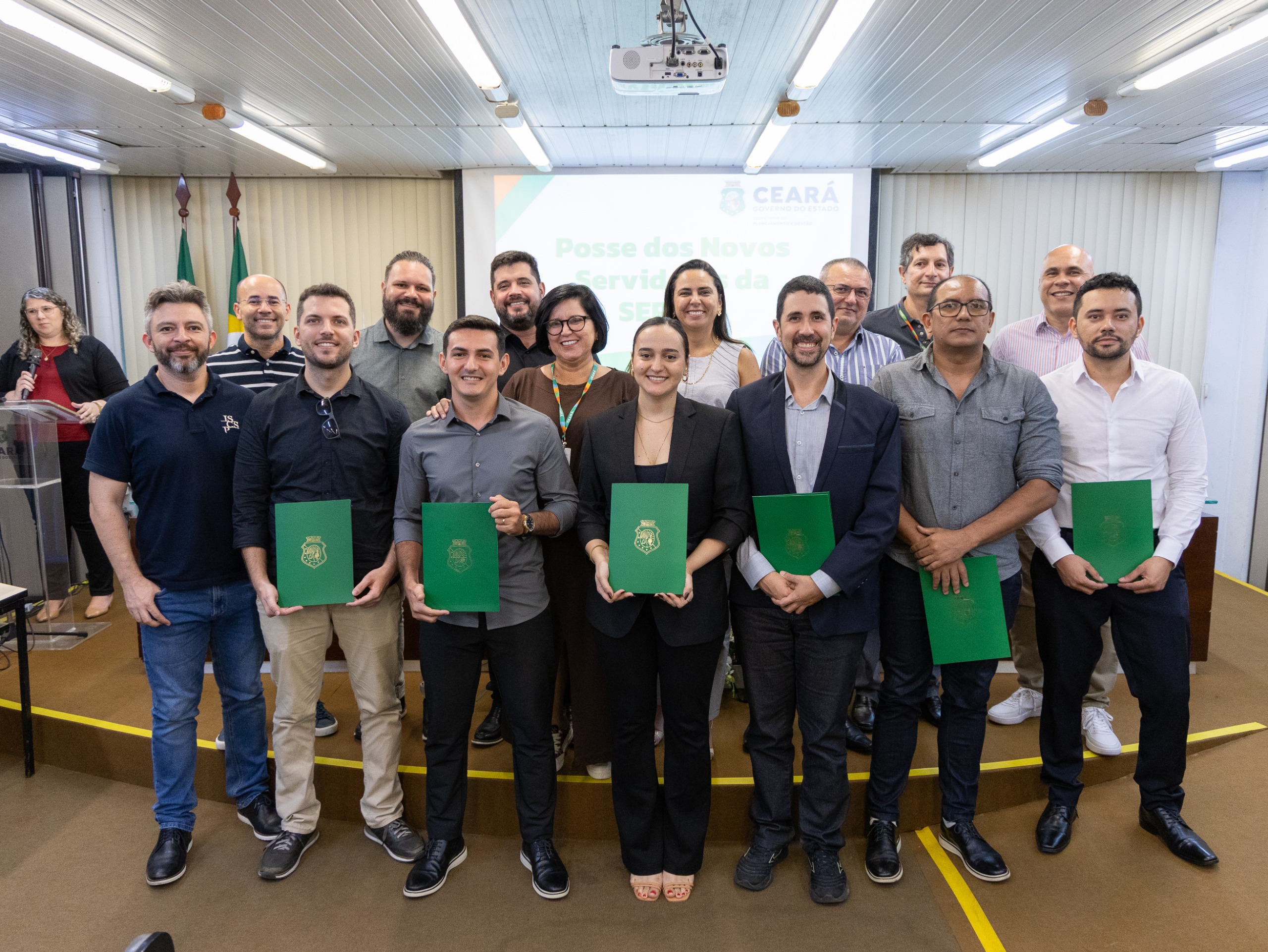 Seplag empossa mais sete de servidores públicos