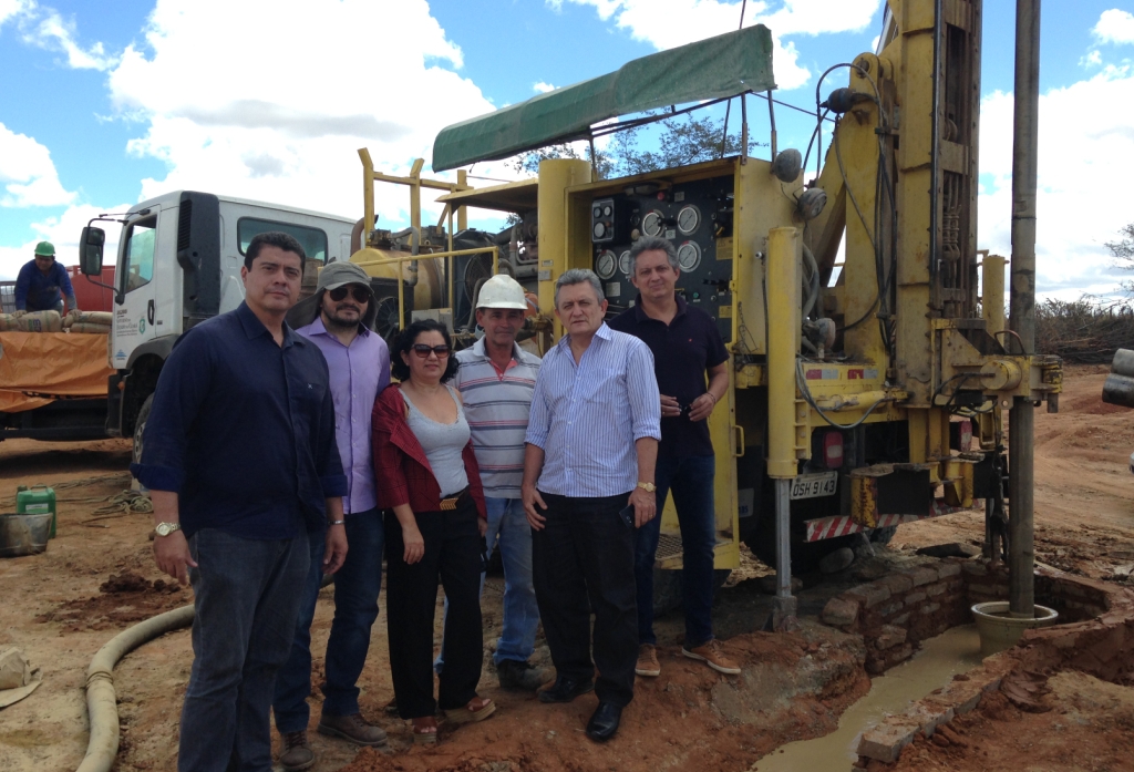 Visita as Obras de Construção de poços profundos na Sede do Município de Novo Oriente