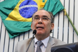 Secretário apresenta na AL ações do Governo do Estado no enfrentamento aos efeitos da seca