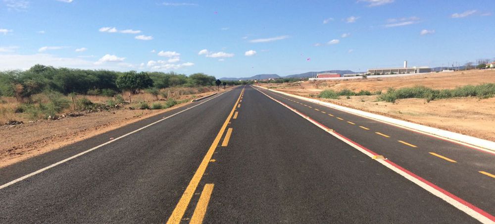 Sertão de Crateús recebe pavimentação de novo trecho rodoviário 