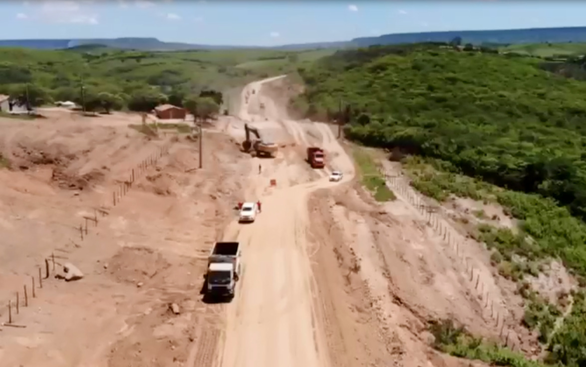 Extremo Sul do Ceará recebe mais investimentos em infraestrutura com o início das obras na CE-390 entre Jardim e Penaforte
