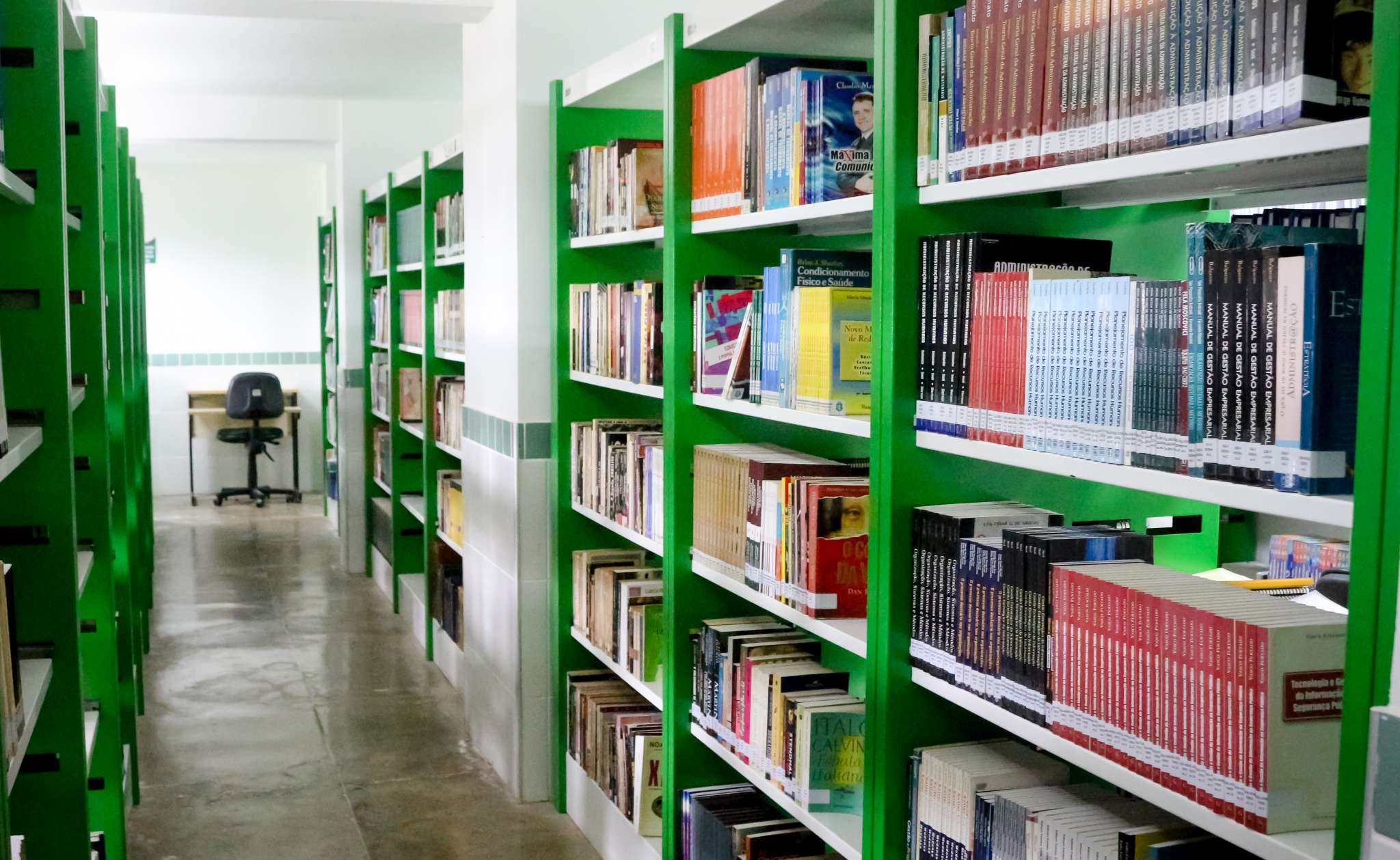 Biblioteca da Aesp doa mais de 200 livros à campanha promovida pela Supesp
