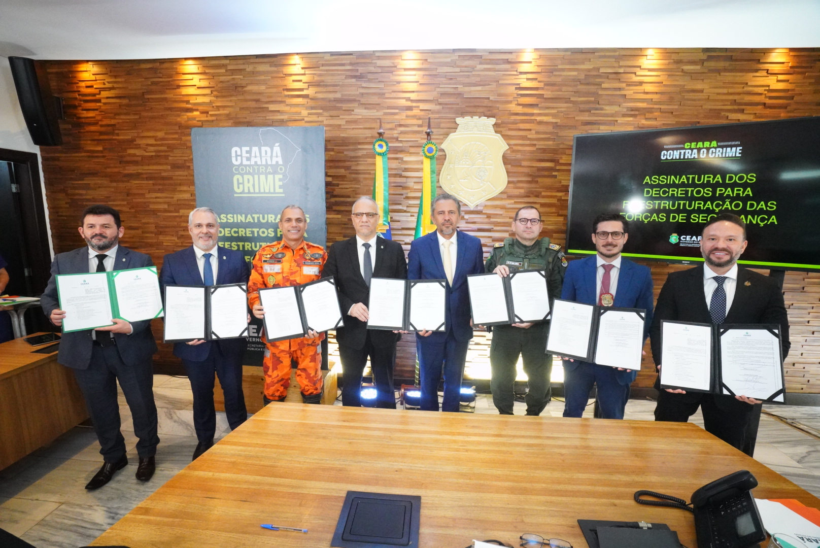 Supesp participa de assinatura de decretos de reestruturação  de Forças de Segurança