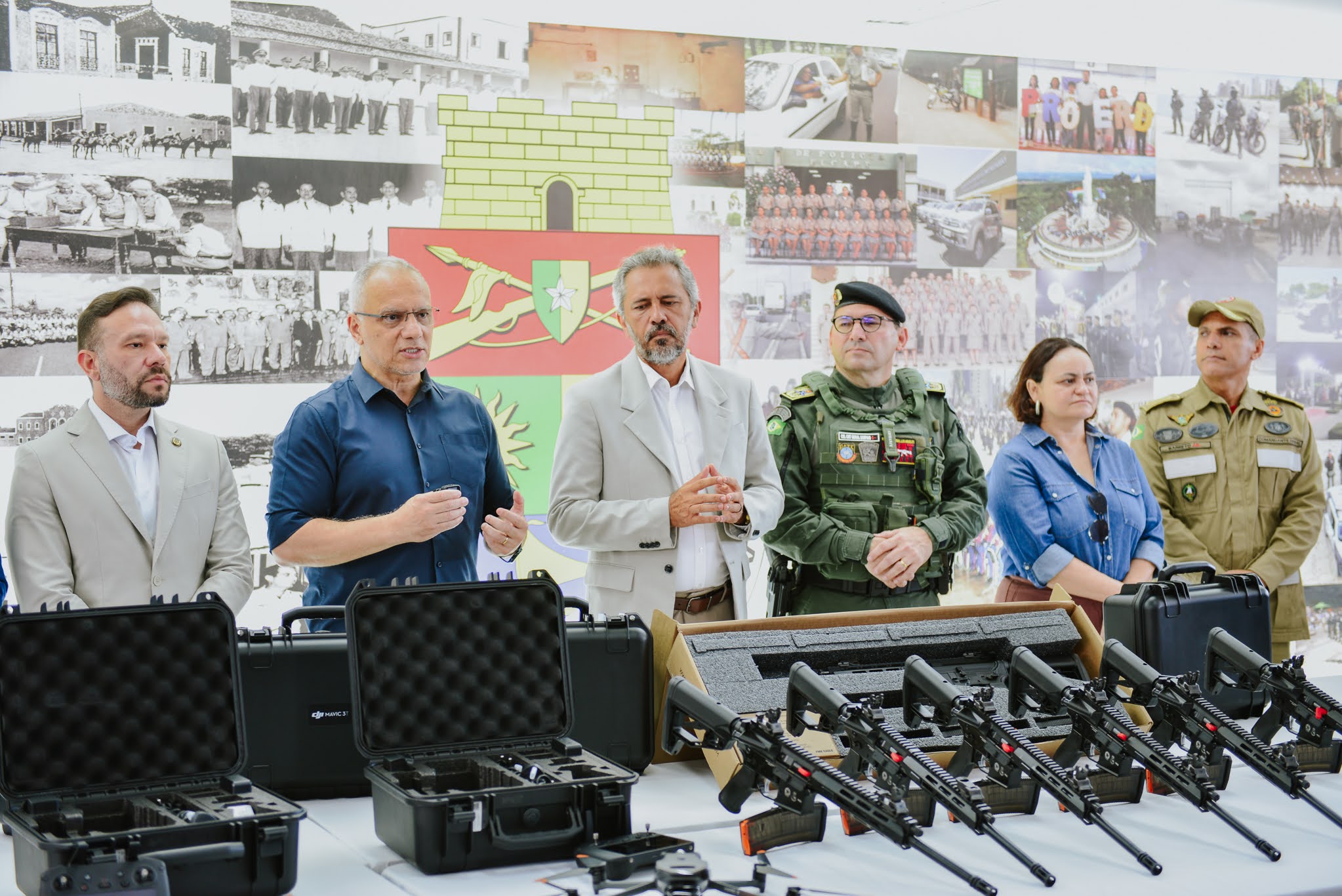 Supesp participa da entrega de 82 fuzis e 15 drones à Polícia Militar pelo Governo do Ceará