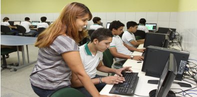 Melhores alunos da rede estadual são premiados com computadores