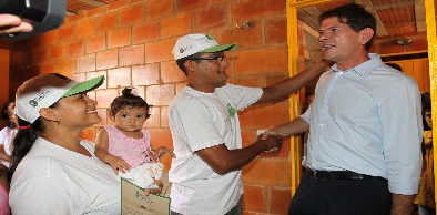 Maranguapinho: Cid Gomes entrega mais 192 unidades habitacionais