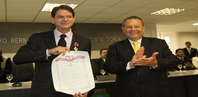 Governador recebe maior comenda do Poder Judiciário