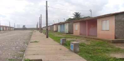 Cid Gomes entrega 108 casas para famílias do Rio Maranguapinho