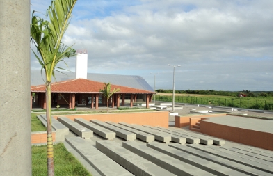 Alunos comemoram inauguração da escola estadual em Lisieux, em Santa Quitéria