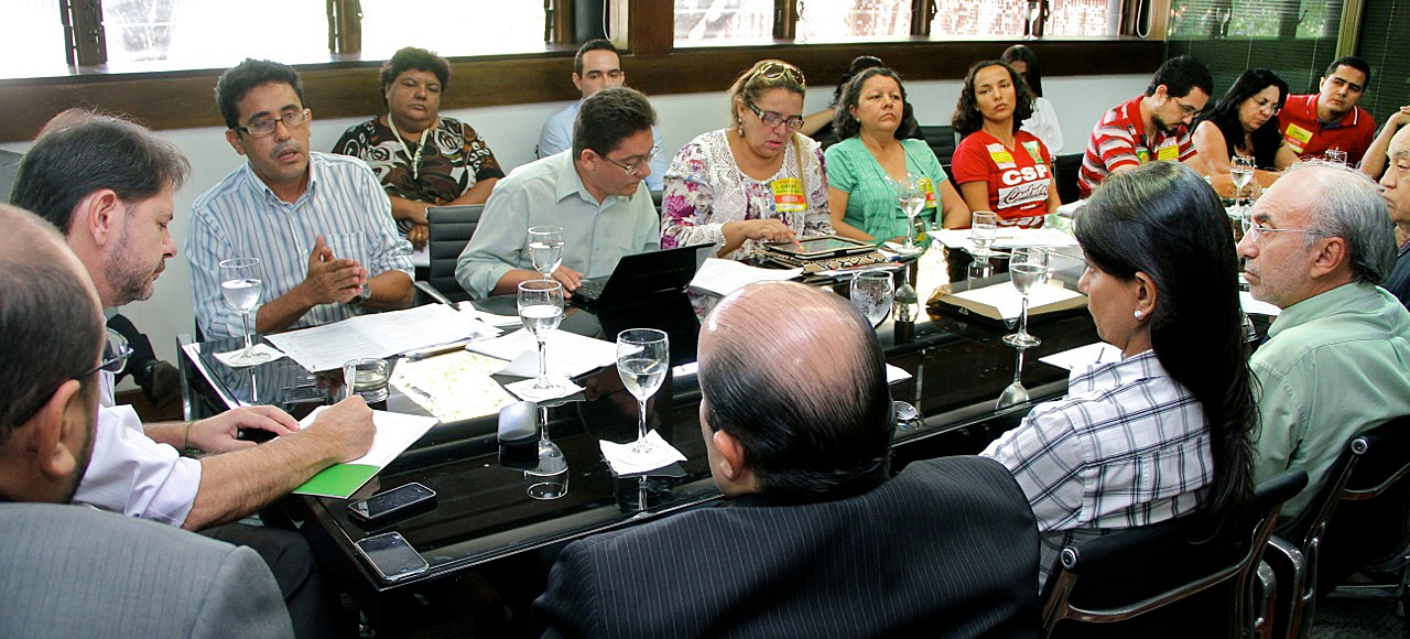 Cid Gomes tem mais uma rodada de negociações com professores estaduais