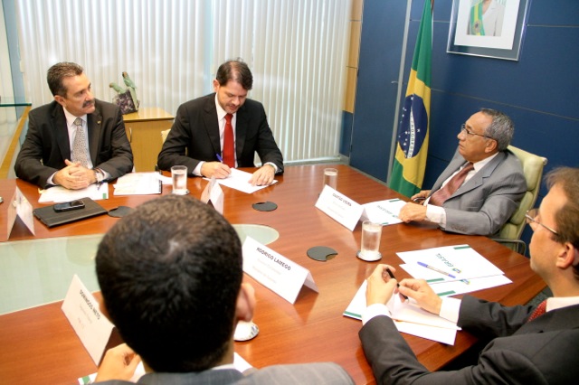 Cid Gomes mantém audiência com novo ministro do Turismo