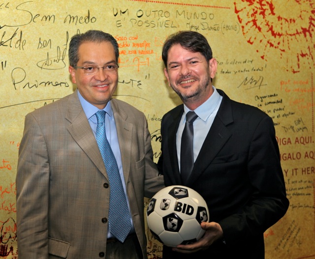Obras de infraestrutura: Cid Gomes se reúne com BID
