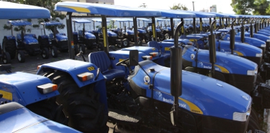 Governo do Estado entrega 104 tratores para a agricultura familiar