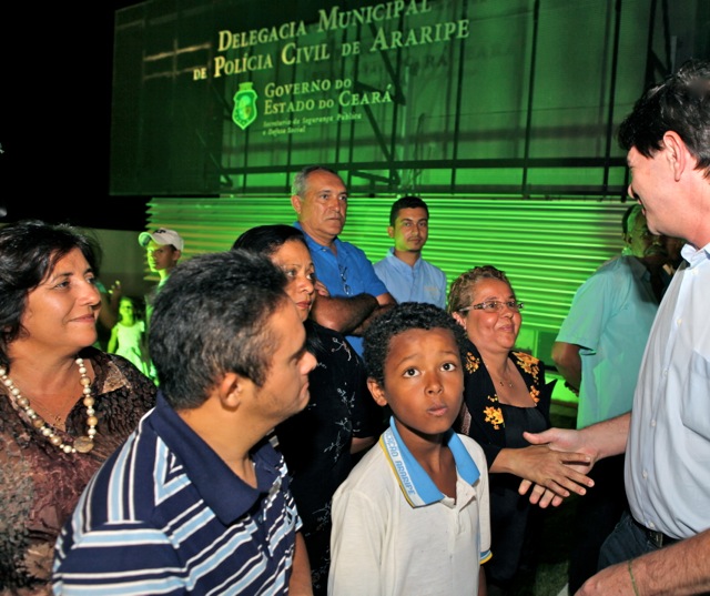 Cid Gomes inaugura delegacia de Araripe