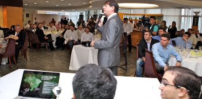 Governador Cid Gomes apresenta Projetos Prioritários aos jovens empresários