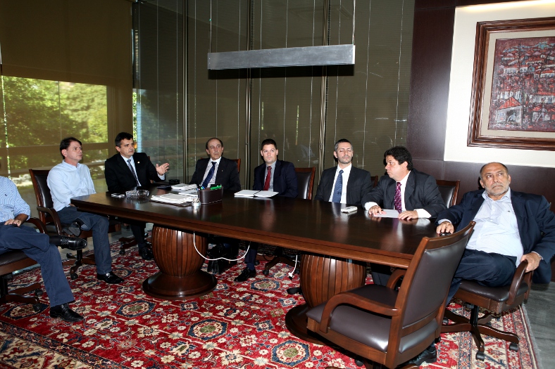 Governador se reúne com BID e presidente do BNB