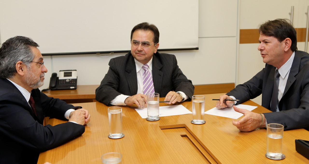 Cid Gomes mantém audiências com Secretaria dos Portos e Ministério da C&T