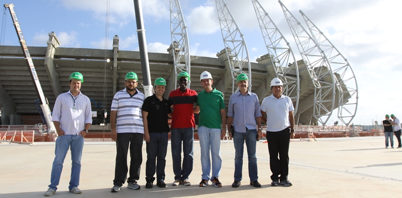 Cid Gomes e diretor do Bird visitam Castelão e Centro de Eventos do Ceará