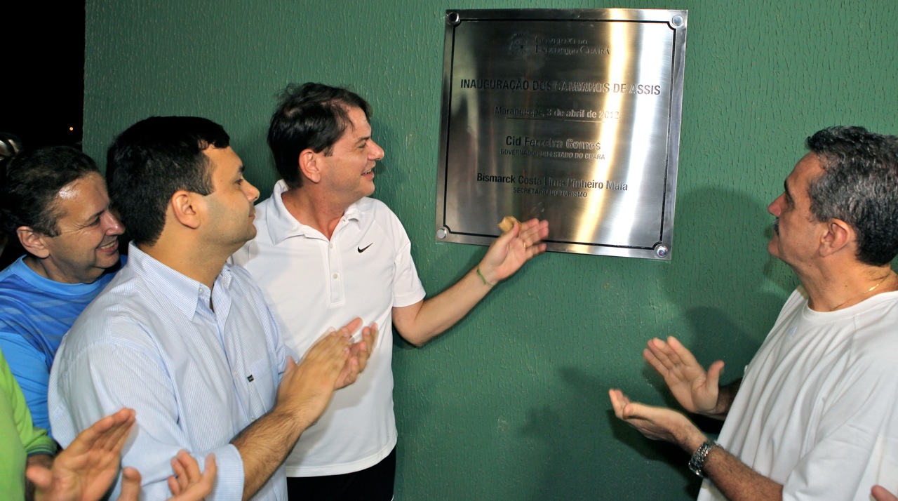 Cid Gomes inaugura Caminhos de Assis percorrendo trajeto entre as estações