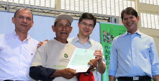 Plano Safra 2012-2013 beneficia mais de 26 mil famílias de agricultores